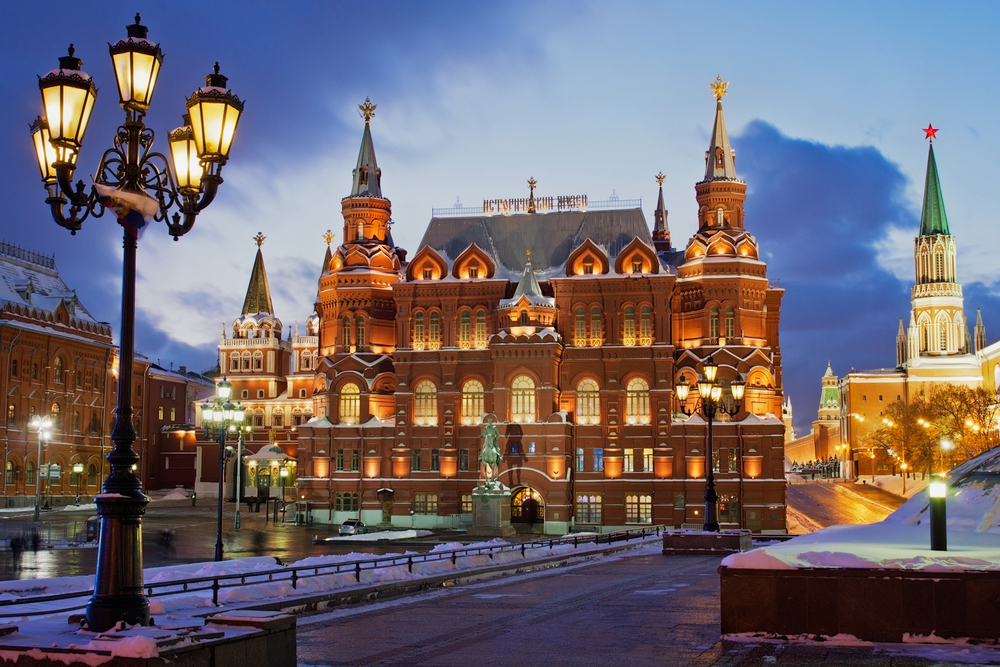 Манежная площадь в Москве зимой