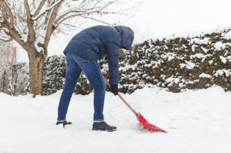 Чистить снег перед домом уже не обязательно. Как работает система обогрева открытых площадок