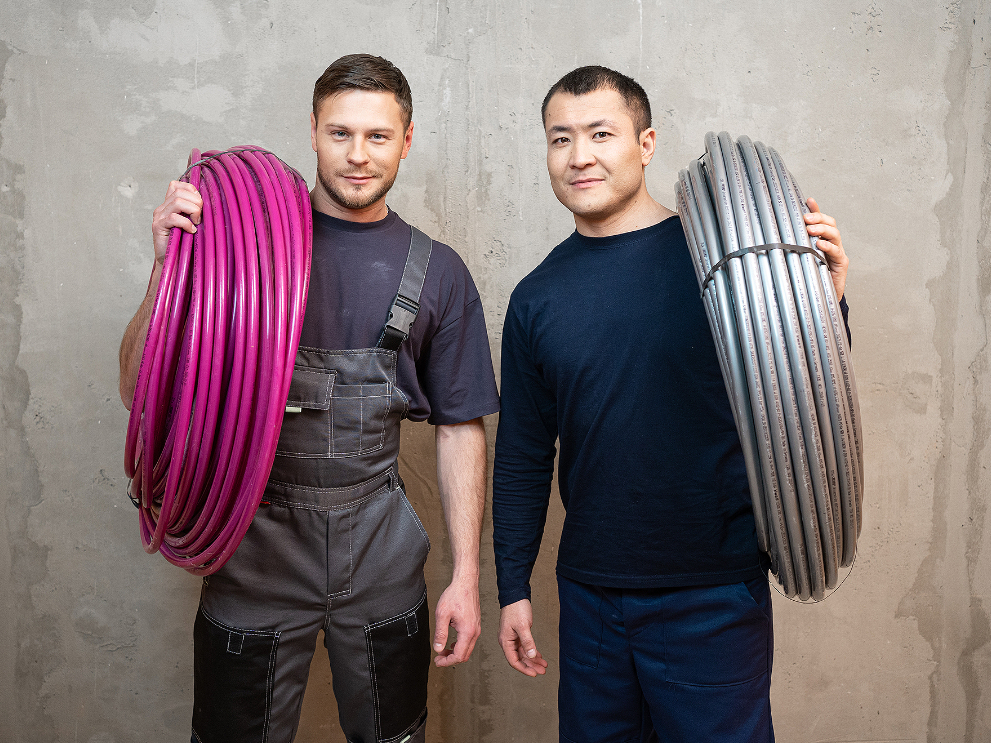 Монтажники с трубами