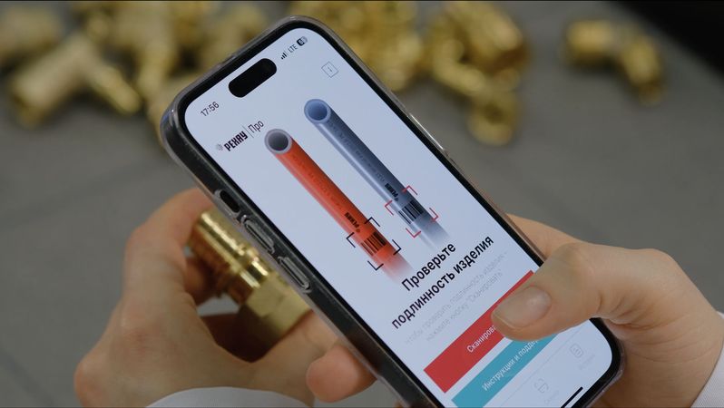 Мобильный телефон в руках