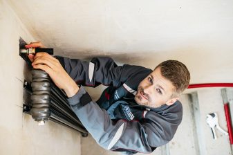 Монтажник за работой