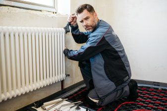 Монтажник за работой