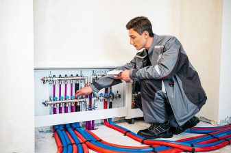 Монтажник за работой