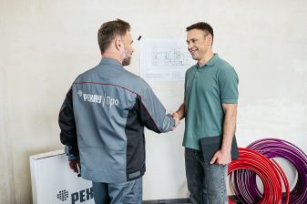 Монтажник заключает соглашение с заказчиком